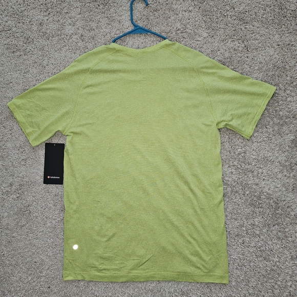 Lululemon LARGE Lime-green Men's shirt - Picture 3 of 6